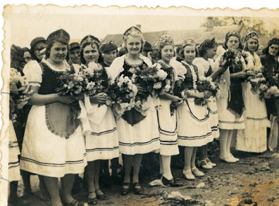 Tornaalja a lányok várják a katonákat 1938