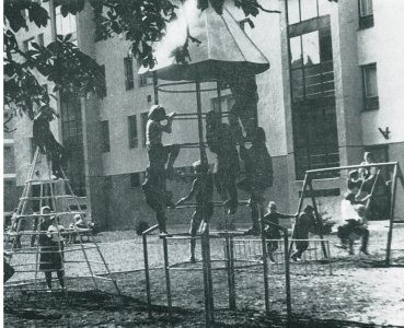 Játszótér az Április 4. téren - 1960-as évek vége